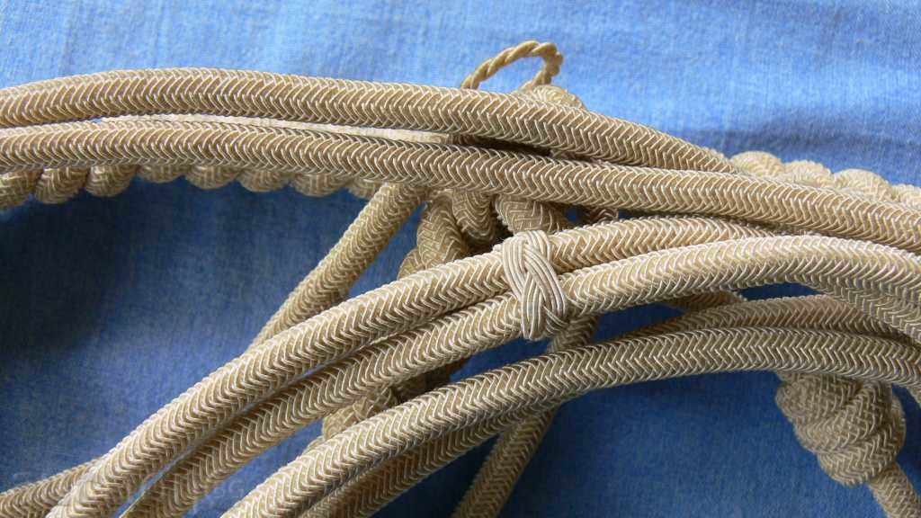 Eghileti ROYAL cu preț 170.00 BGN | € 86.92 Eghileti ROYAL cu preț 170.00 BGN | € 86.92