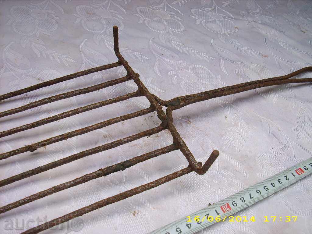 OLD GREEN ON THE FIREPLACE - 6 OLD GREEN ON THE FIREPLACE - 6