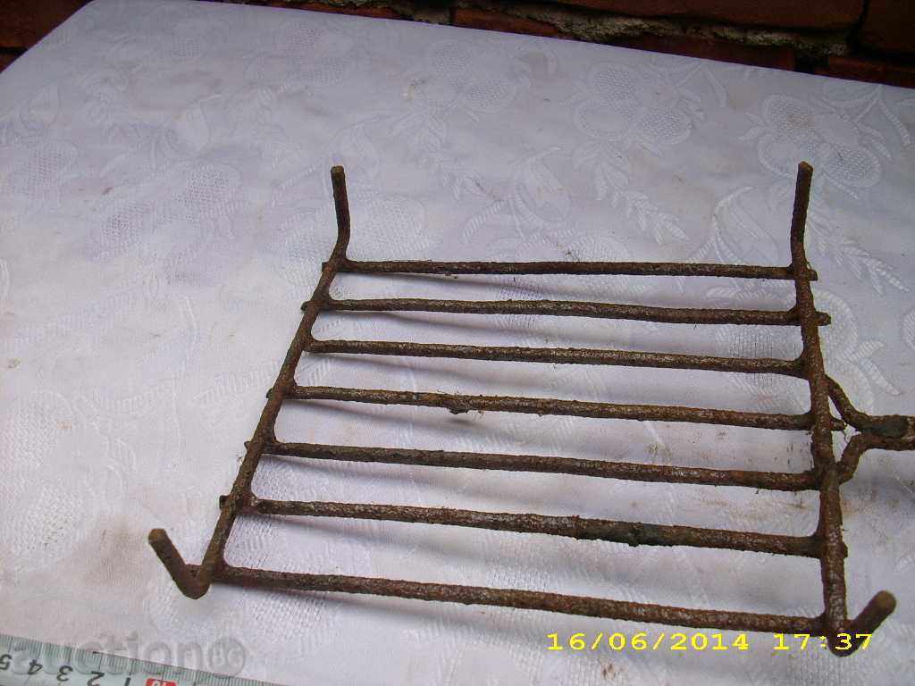 OLD GREEN ON THE FIREPLACE - 7 OLD GREEN ON THE FIREPLACE - 7