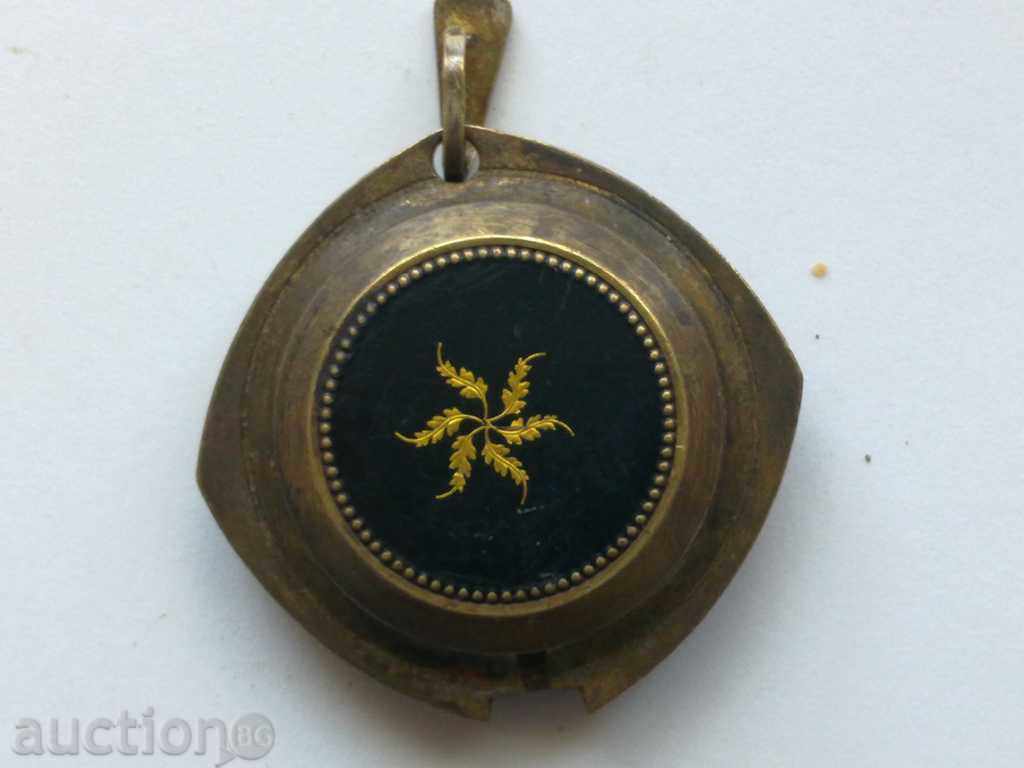 Clock pendant buler with price 15.00 BGN | € 7.67 Clock pendant buler with price 15.00 BGN | € 7.67