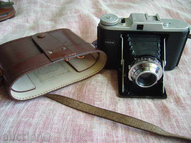 Доставка на Продавам стар фотоапарат с мех "ADOX" Доставка на Продавам стар фотоапарат с мех "ADOX"
