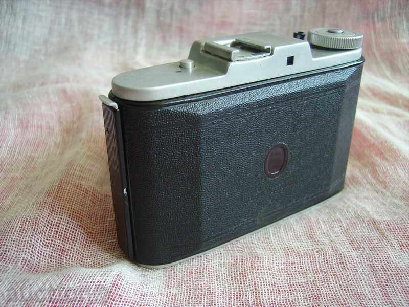 Продавам стар фотоапарат с мех "ADOX" - 5 Продавам стар фотоапарат с мех "ADOX" - 5