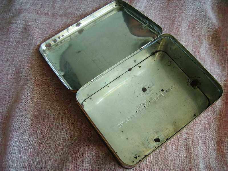 Licitație Vanzarea o cutie de metal vechi Licitație Vanzarea o cutie de metal vechi