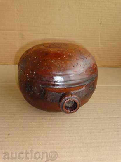 Delivery of Old wooden vase, wooden bucket Delivery of Old wooden vase, wooden bucket