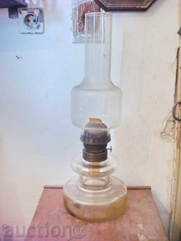 O veche lampă cu gaz uriașă