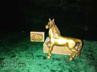 Horse Bucephalus / μπρονζέ / κίτρινο μέταλλο, μικρό πλαστικό, ύψος 11 cm..