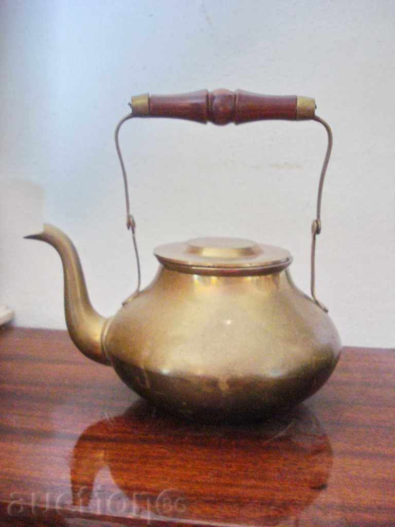 Ceainic vechi din bronz cu capac