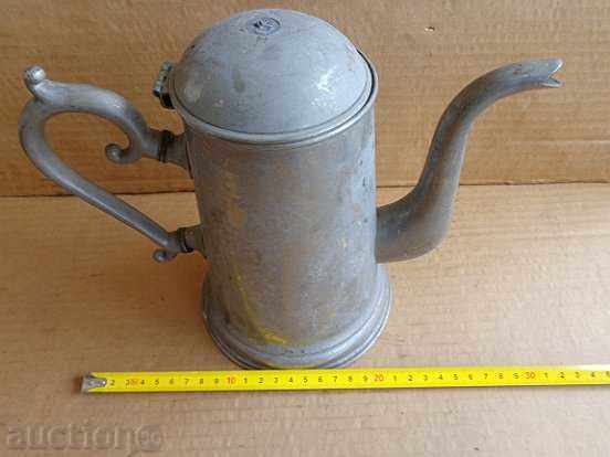An old kettle, a coffee maker, a crowner, a kettle - 5 An old kettle, a coffee maker, a crowner, a kettle - 5