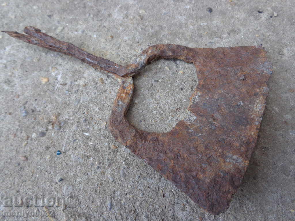 An old maid of honor, a bitch, a gourd, a gauntlet, a wrought iron - 7 An old maid of honor, a bitch, a gourd, a gauntlet, a wrought iron - 7