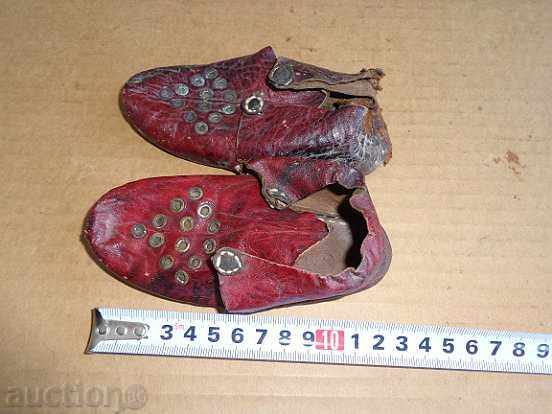 Παράδοση Παλιά παιδικά δερμάτινα υποδήματα, kalevri, παπούτσια