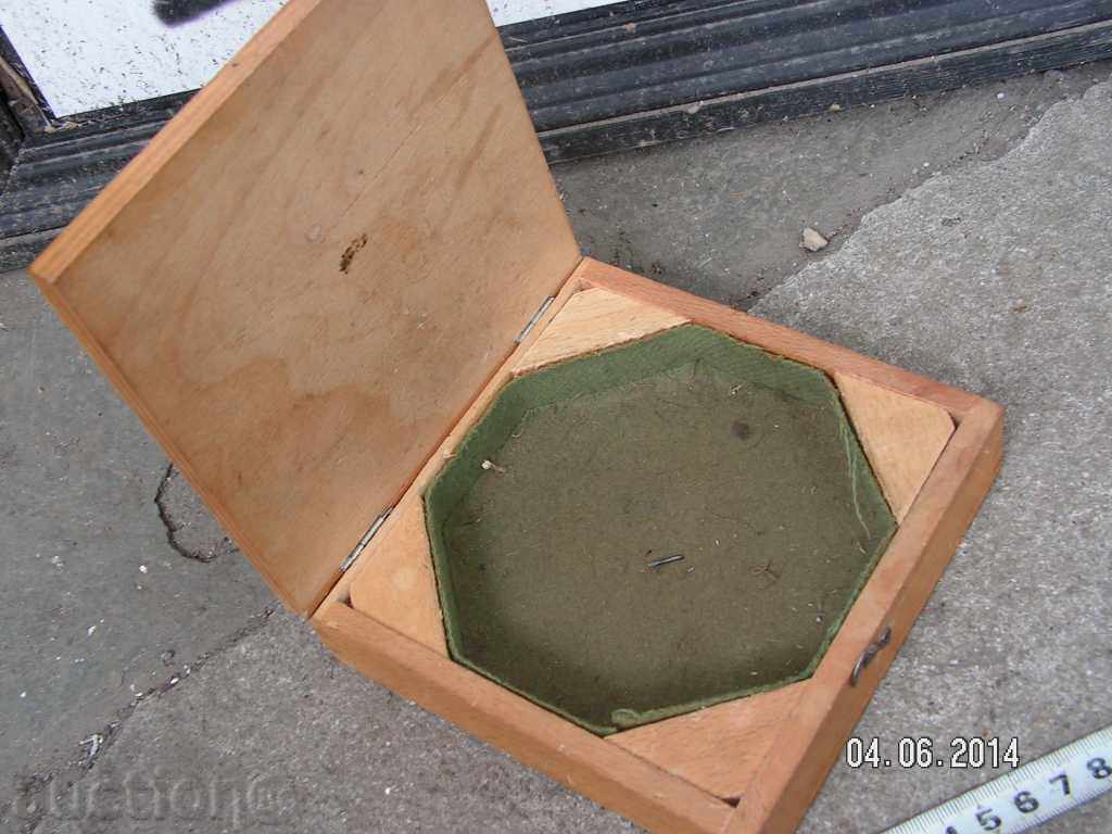 3224. Wooden box of milling machines / with price 7.00 BGN | € 3.58 3224. Wooden box of milling machines / with price 7.00 BGN | € 3.58