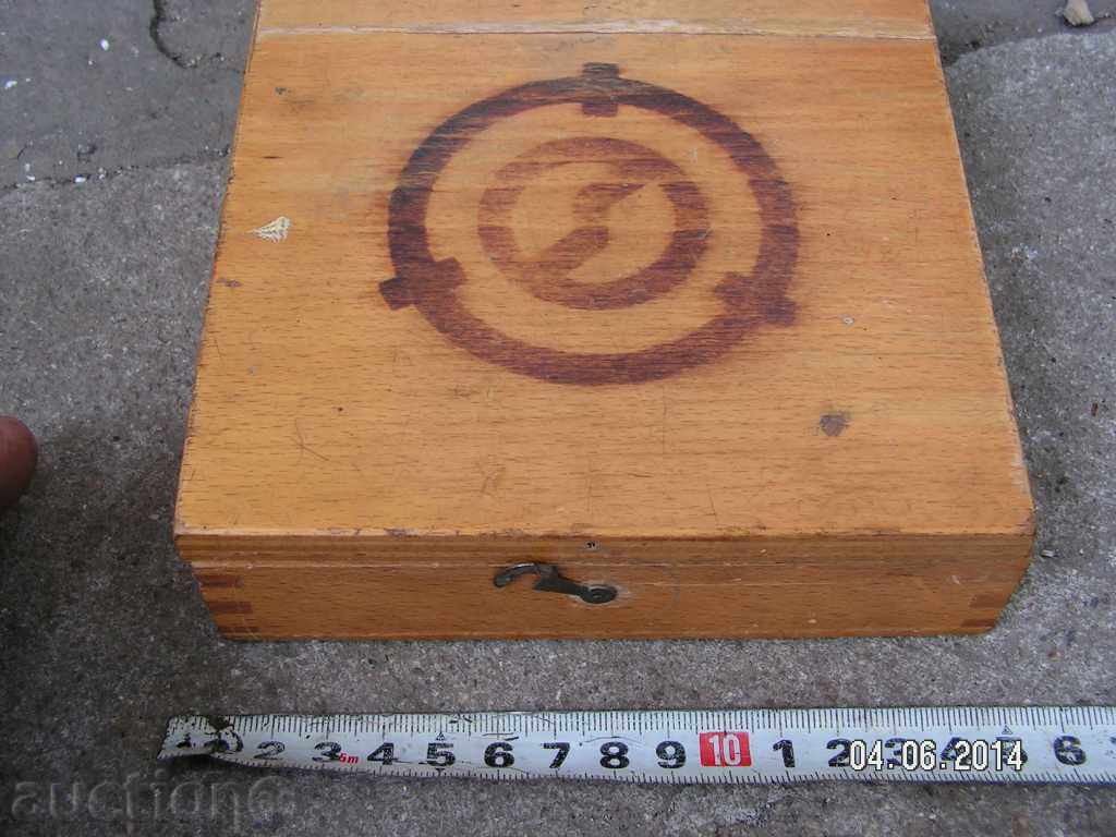3224. Дървена кутия от фрезер / металорежещите машини /