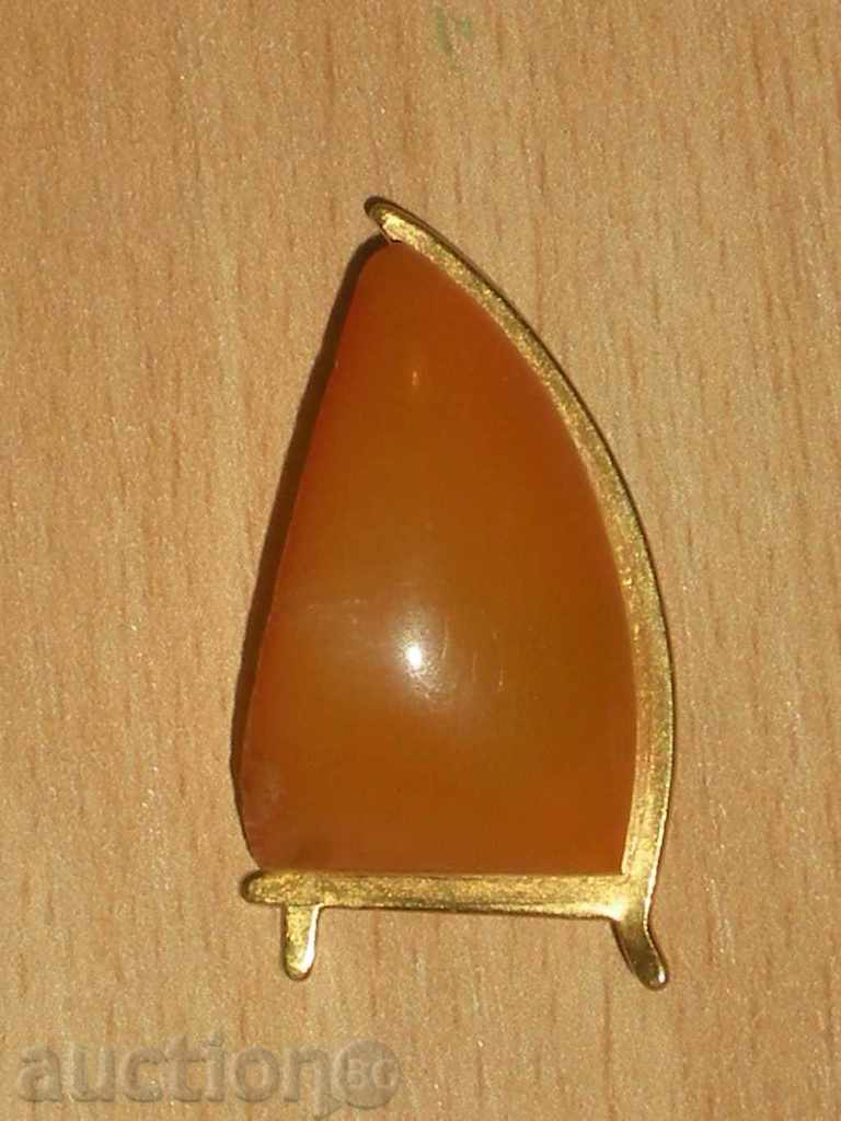 Sell ​​a beautiful old gold brooch and amber.