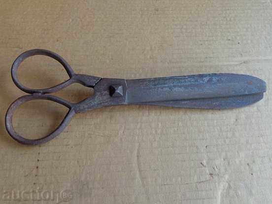 Auction  Old hand-forged abadge scissors