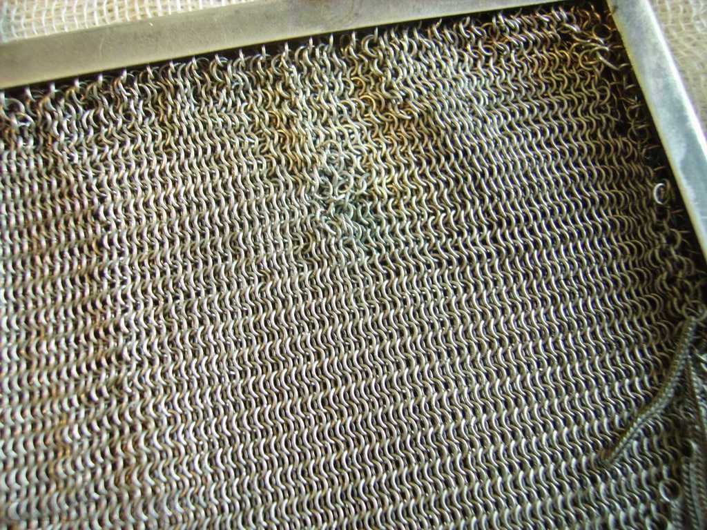 Auction I sell an old metal ladies handbag Auction I sell an old metal ladies handbag