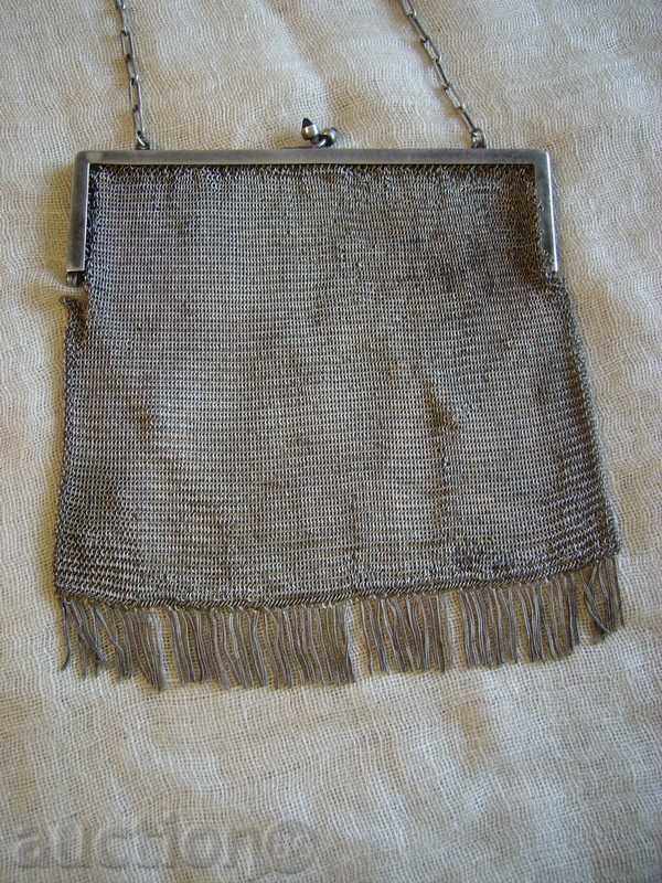 Delivery of I sell an old metal ladies handbag Delivery of I sell an old metal ladies handbag