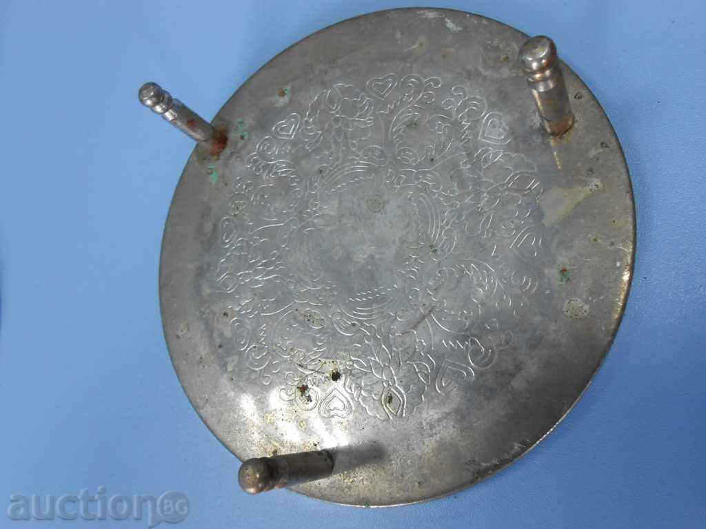 Стари поставки за чаши и кана с цена 10.00 лв. | € 5.11 Стари поставки за чаши и кана с цена 10.00 лв. | € 5.11