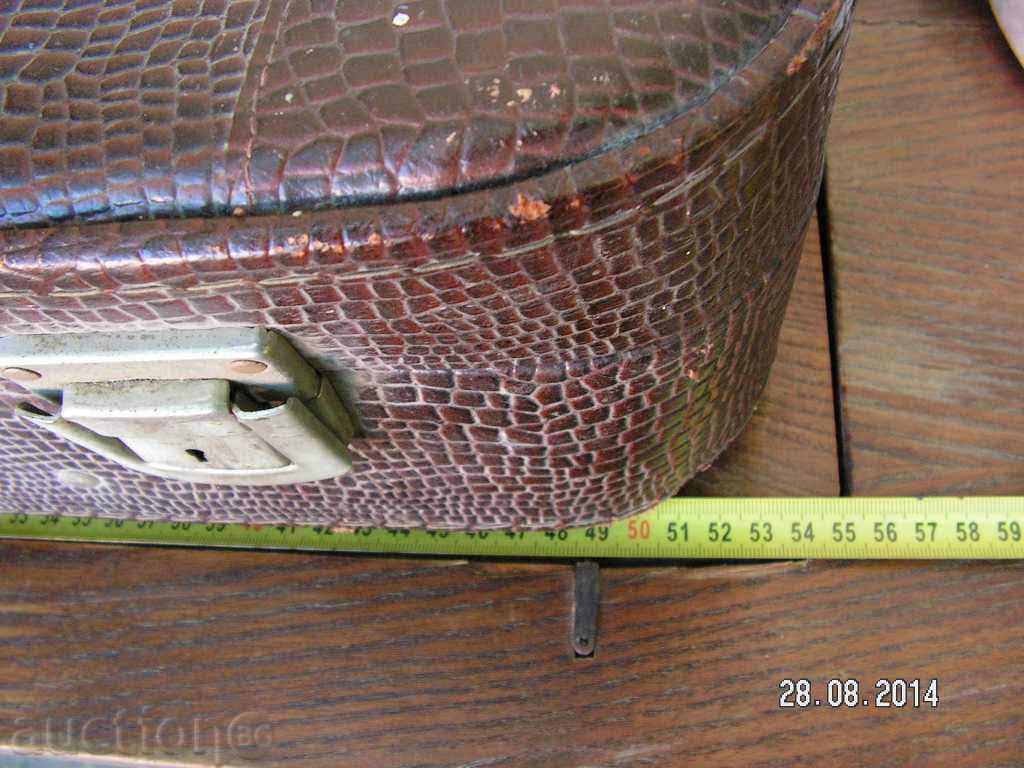 3635. СТАР КУФАР с цена 10.00 лв. | € 5.11 3635. СТАР КУФАР с цена 10.00 лв. | € 5.11