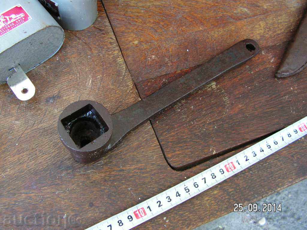 3803. KEY QUADRATE KEY with price 7.00 BGN | € 3.58 3803. KEY QUADRATE KEY with price 7.00 BGN | € 3.58