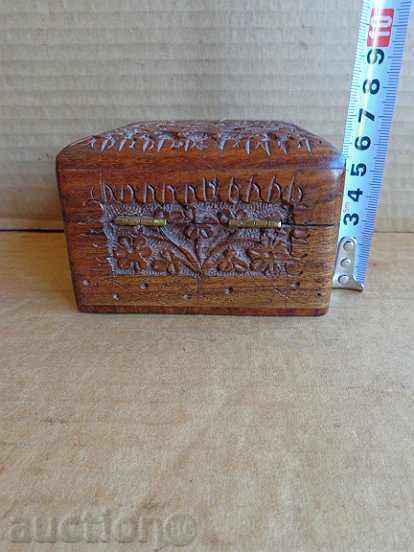Old walnut box with carved jewelery, jewel, ornaments - 5 Old walnut box with carved jewelery, jewel, ornaments - 5