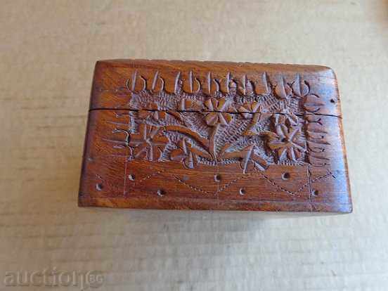 Old walnut box with carved jewelery, jewel, ornaments - 6 Old walnut box with carved jewelery, jewel, ornaments - 6