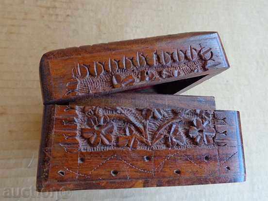 Old walnut box with carved jewelery, jewel, ornaments - 7 Old walnut box with carved jewelery, jewel, ornaments - 7