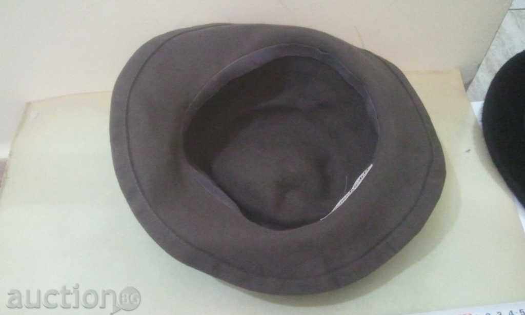 Delivery of Old lady's hat Delivery of Old lady's hat