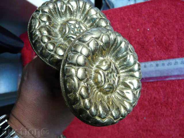 Bronze neck grips with price 40.00 BGN | € 20.45 Bronze neck grips with price 40.00 BGN | € 20.45