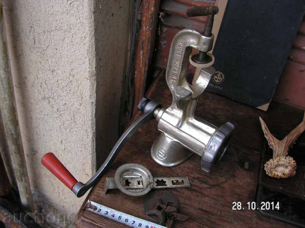 4137. MEAT MILK MACHINE USSR with price 20.00 BGN | € 10.23 4137. MEAT MILK MACHINE USSR with price 20.00 BGN | € 10.23
