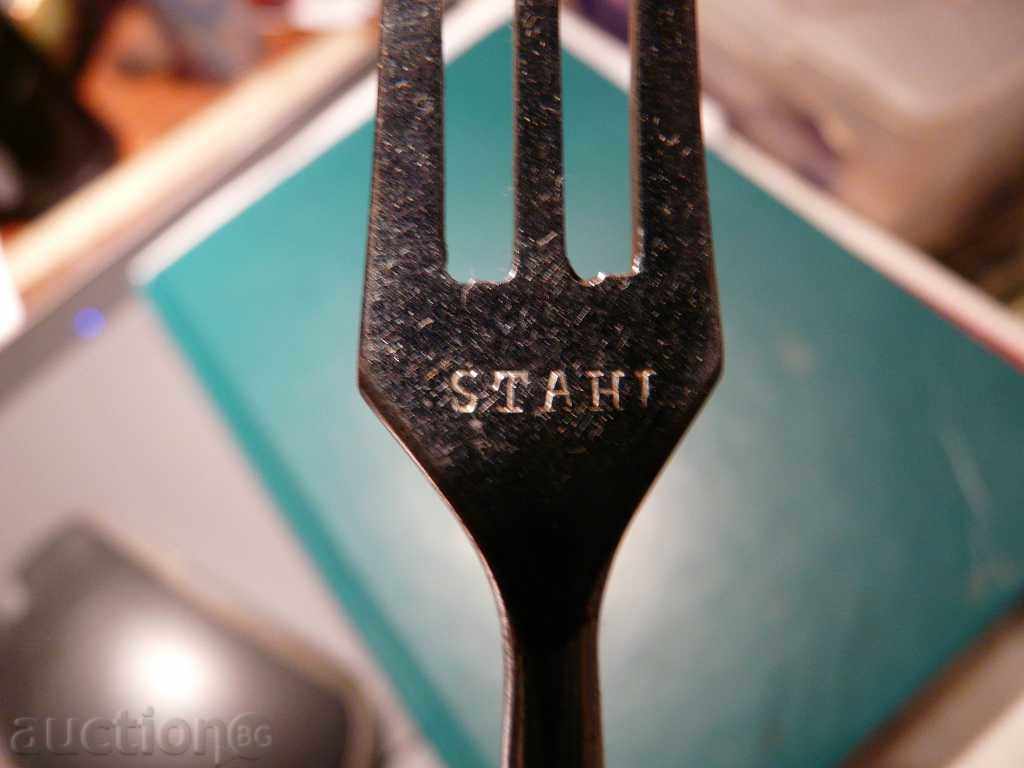 Auction antique forks - 4 pcs. -Nat.bone, steel Auction antique forks - 4 pcs. -Nat.bone, steel