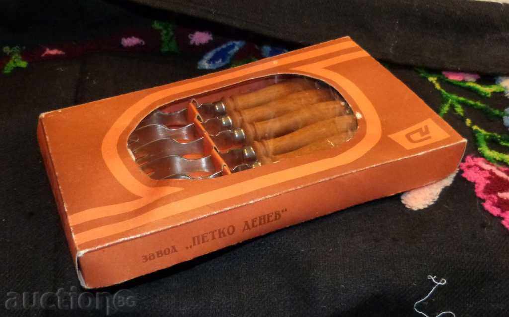 4402. STAR SERVICE WAS VILICS PETKO DENEV GABROVO 1979 with price 15.00 BGN | € 7.67 4402. STAR SERVICE WAS VILICS PETKO DENEV GABROVO 1979 with price 15.00 BGN | € 7.67