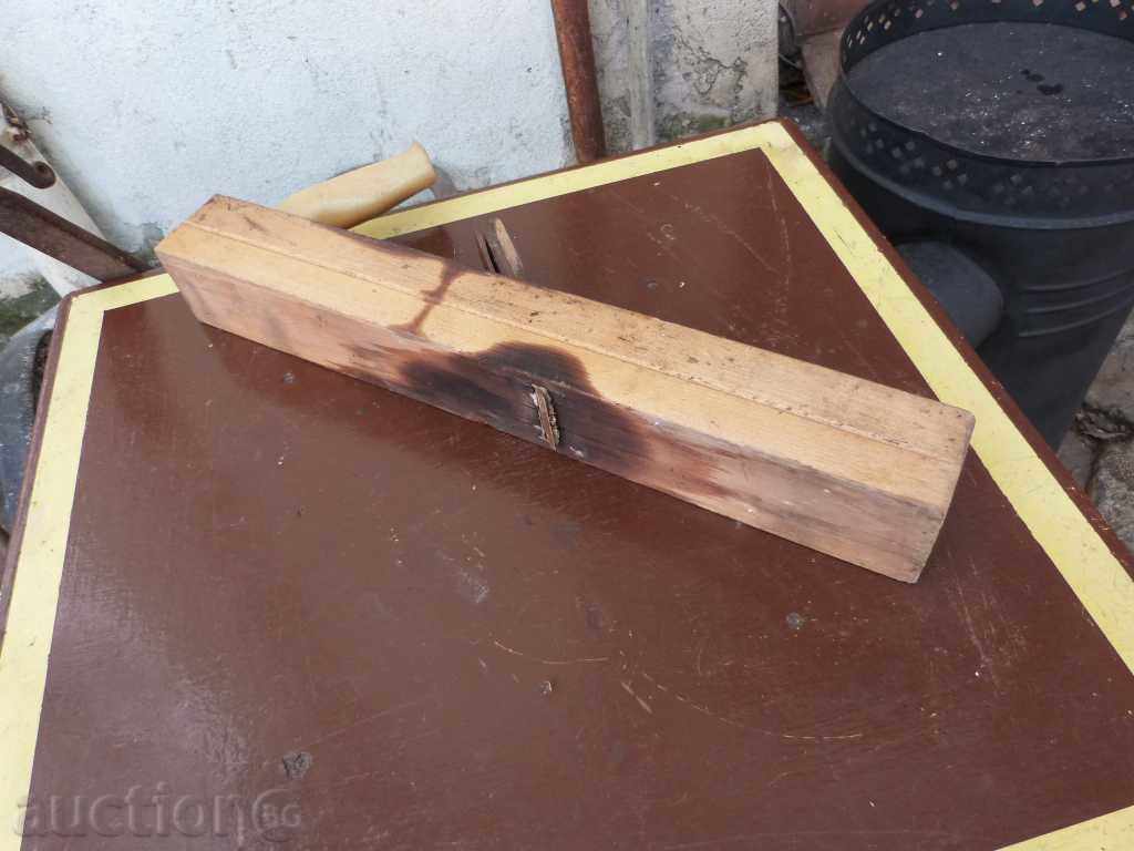 Auction 4423. GOLDEN OLIVE WOOD RENDE Auction 4423. GOLDEN OLIVE WOOD RENDE