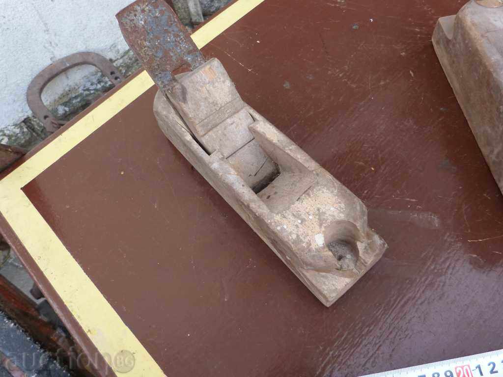 Auction 4424. OLIVE WOOD RENDE Auction 4424. OLIVE WOOD RENDE