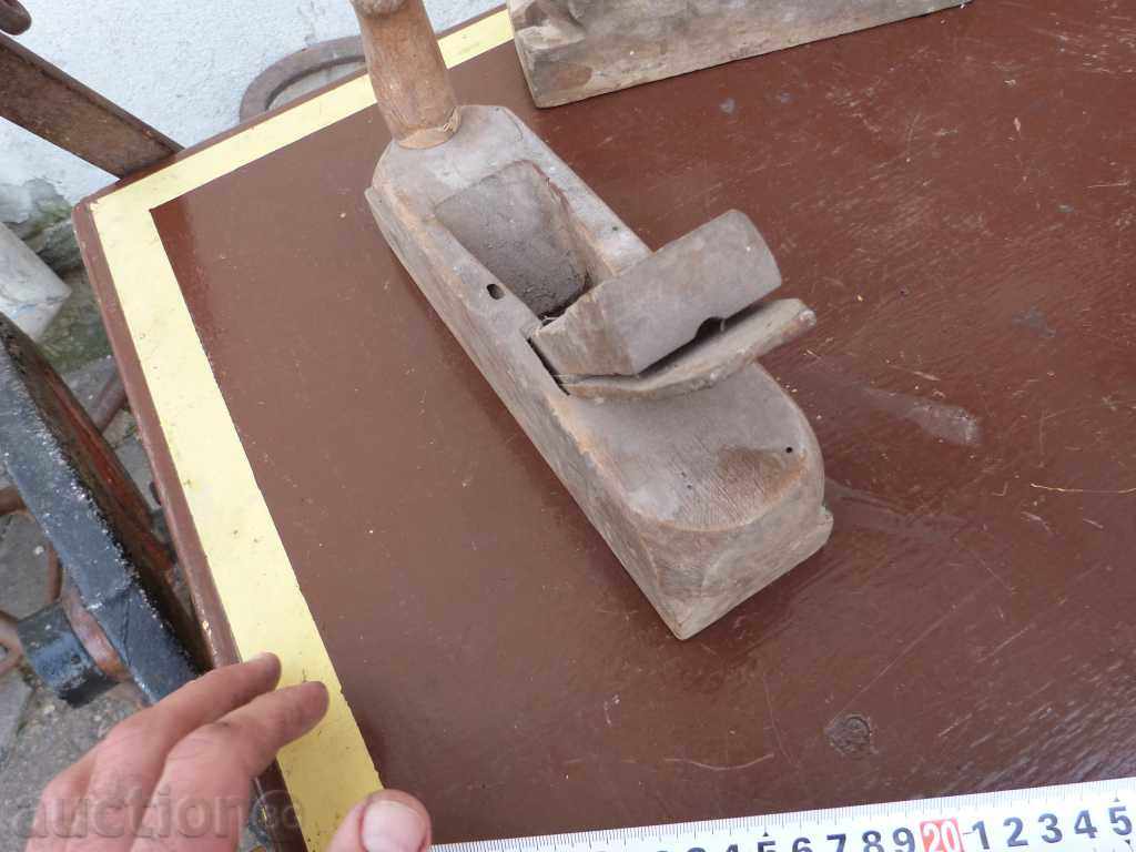 Auction 4425. OLIVE WOOD RENDE Auction 4425. OLIVE WOOD RENDE