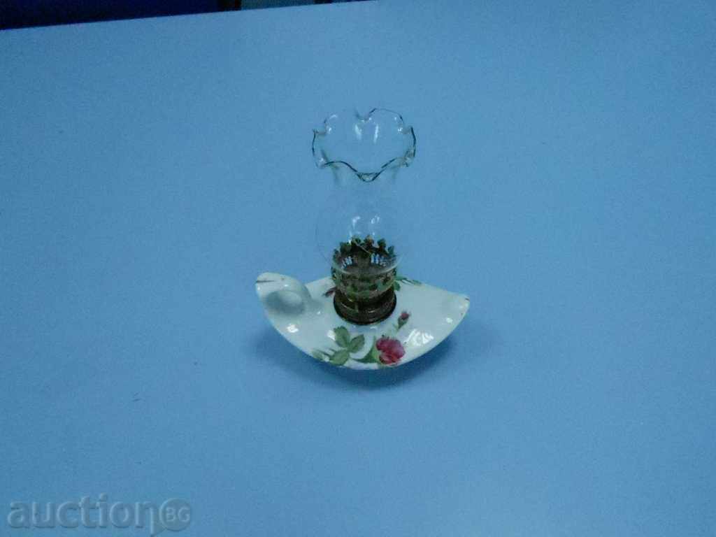 Auction An old porcelain lamp Auction An old porcelain lamp