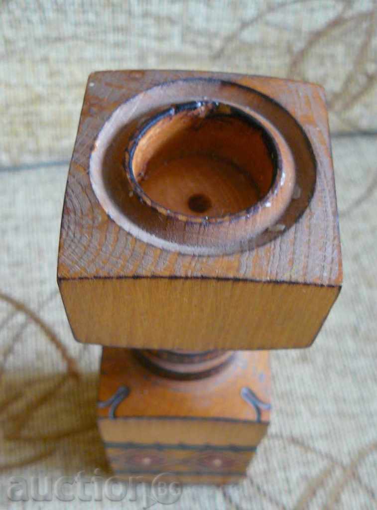 Παράδοση Κηροπήγιο ένα κάψιμο δέντρων Παράδοση Κηροπήγιο ένα κάψιμο δέντρων