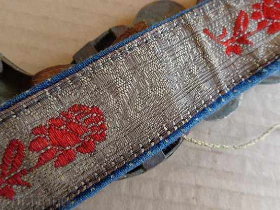 Delivery of Renaissance pafts of silver with a belt, mother-of-pearl, pafta Delivery of Renaissance pafts of silver with a belt, mother-of-pearl, pafta