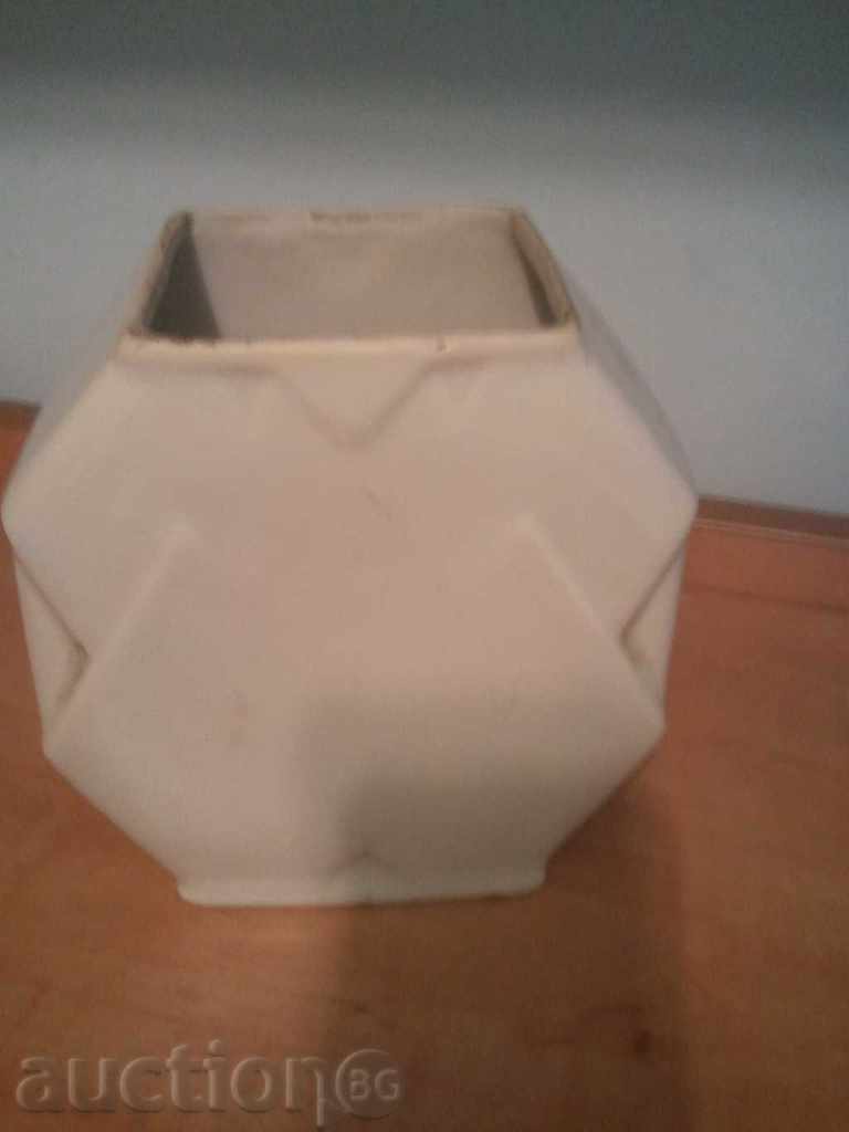 Delivery of porcelain jar for rice EARLY SOCCER SERVICE