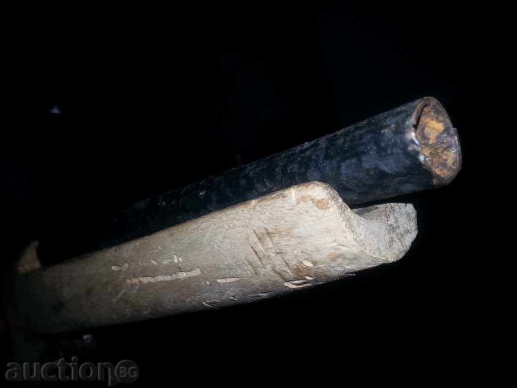 Delivery of blank for a capsule flint gun pistol rifle Delivery of blank for a capsule flint gun pistol rifle