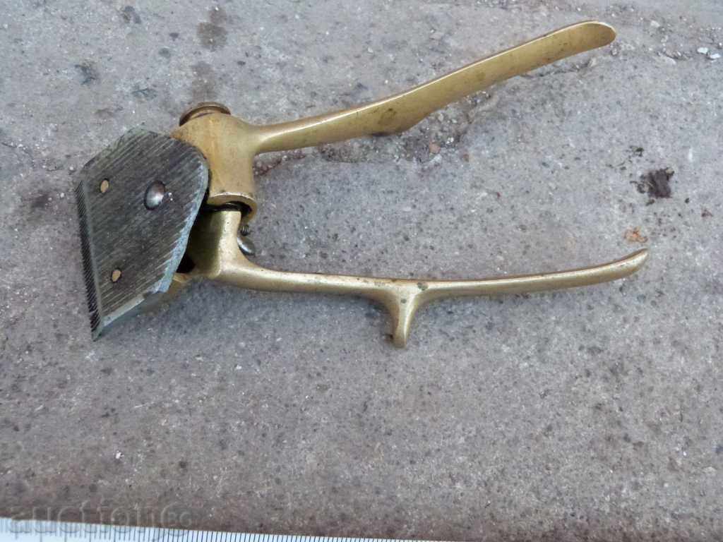 Auction  4653. OLD MACHINE TO PROCESS PROGRESS PLOVDIV BRONZE