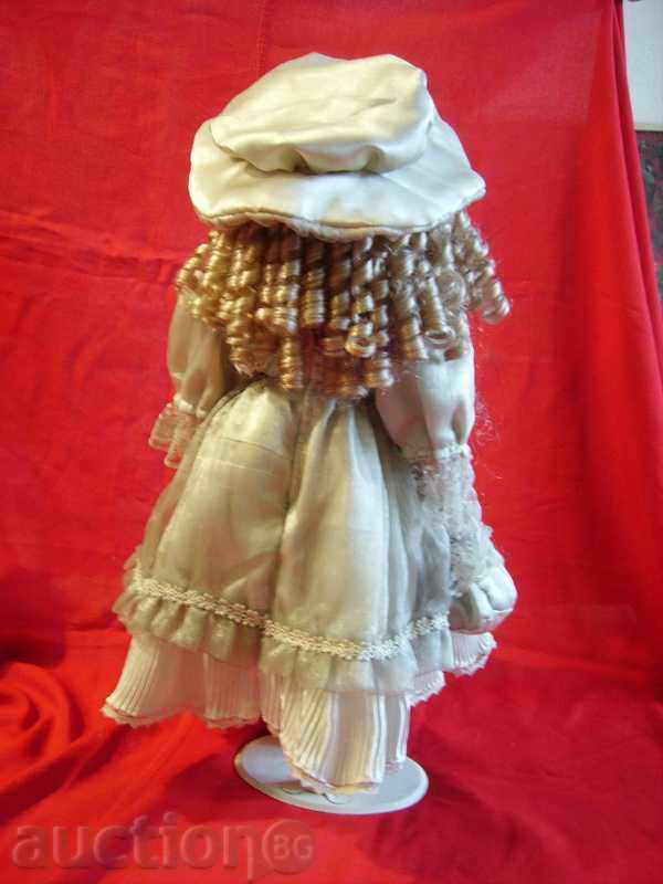 Sell ​​a collectible doll with price 95.00 BGN | € 48.57
