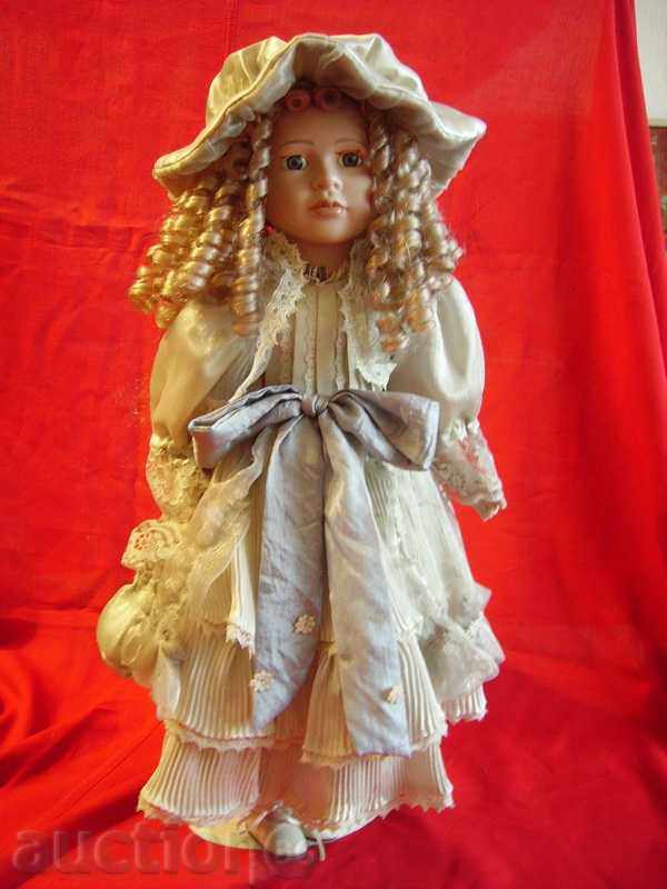 Sell ​​a collectible doll