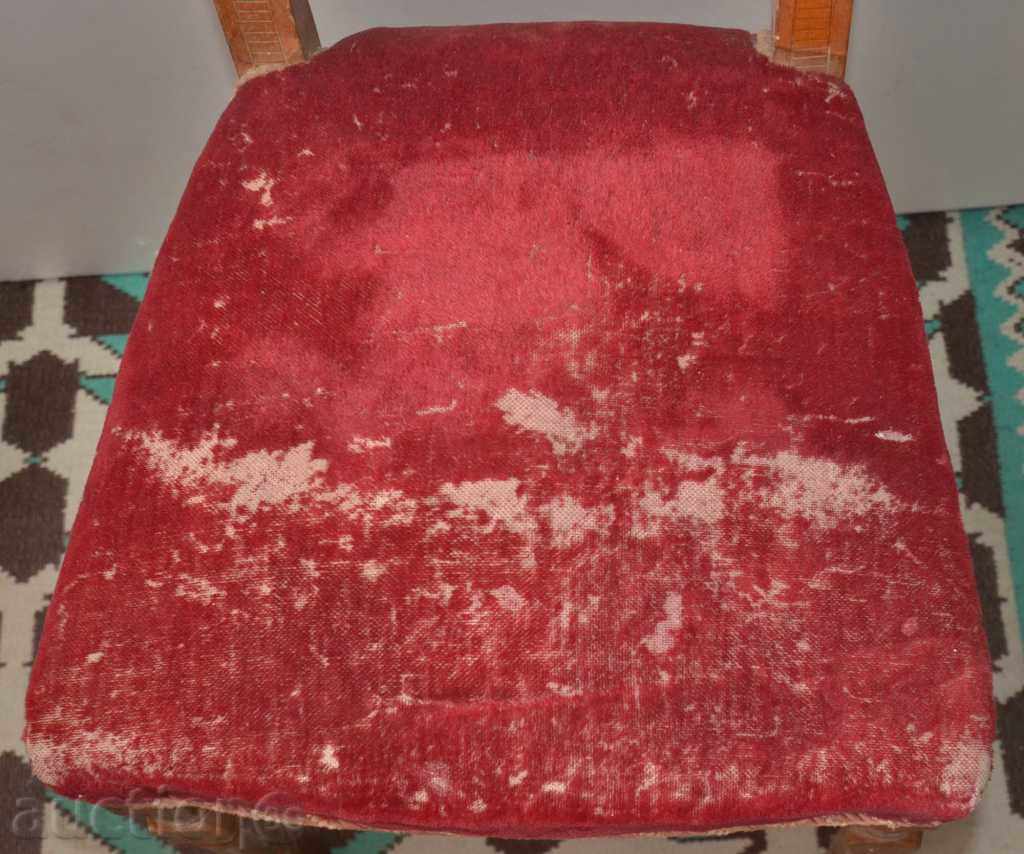 Παλιά ξύλινη καρέκλα με όμορφο σκάλισμα 1 - 6