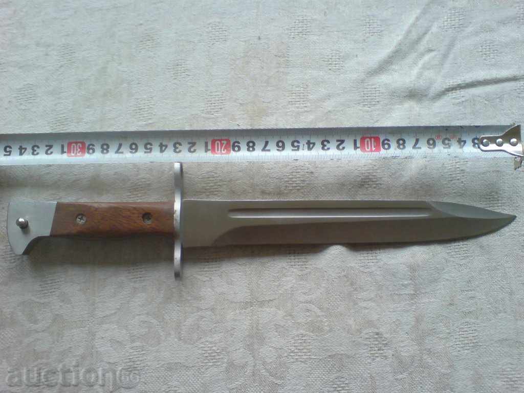 Licitație cuțit baionetă fals