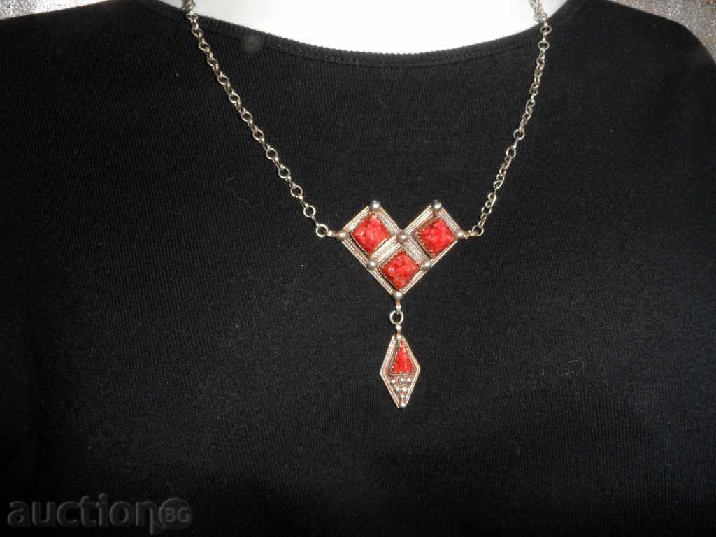 Auction COLOR with 4 red pyramids, 44 cm, 5/7 Auction COLOR with 4 red pyramids, 44 cm, 5/7