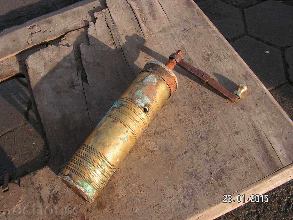 4711. OLD COFFEE MILL AND PEPPER BRONZE with price 25.00 BGN | € 12.78