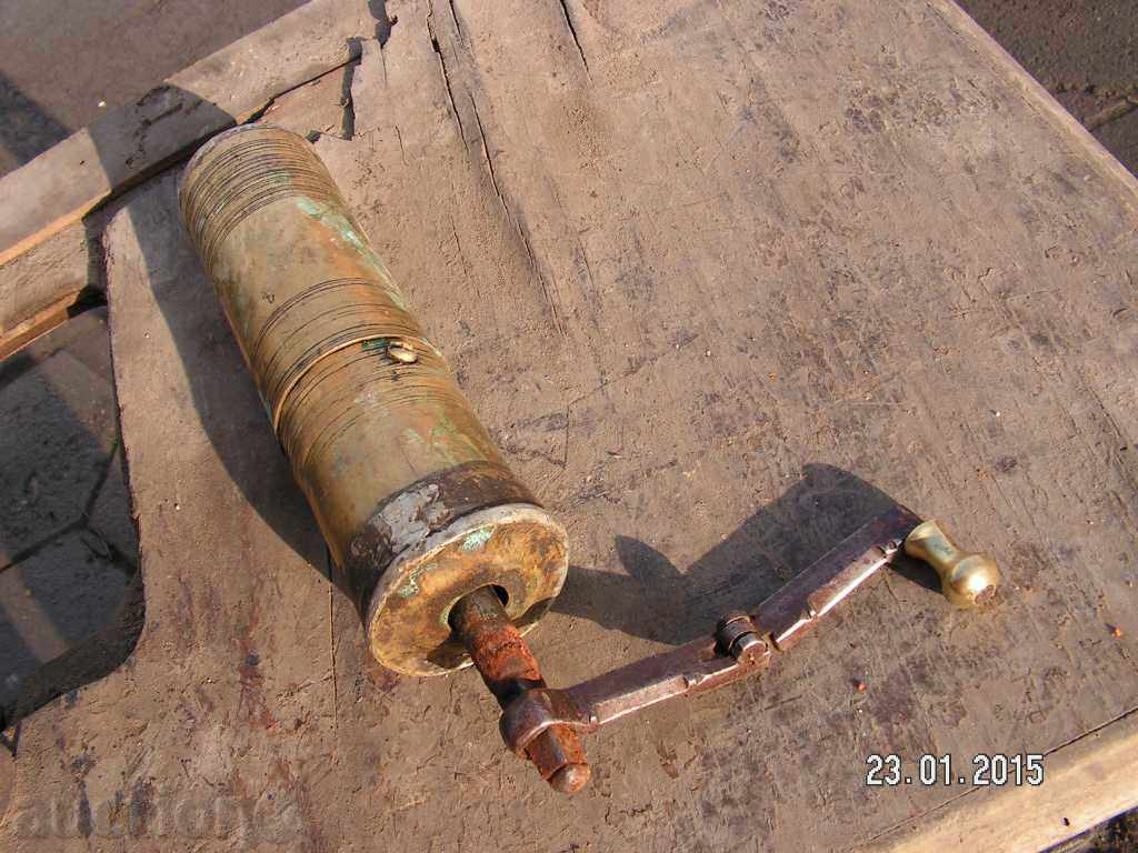 Auction  4711. OLD COFFEE MILL AND PEPPER BRONZE