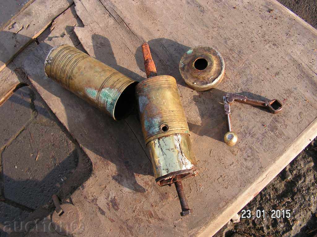 4711. OLD COFFEE MILL AND PEPPER BRONZE - 6