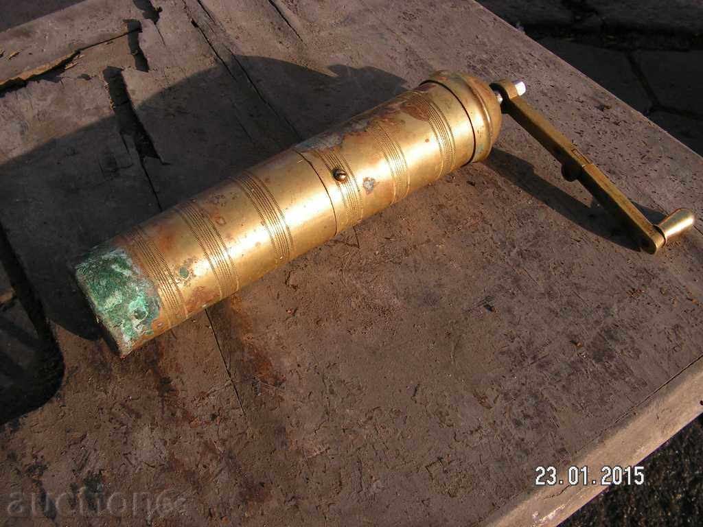 4712. OLD COFFEE MILL AND PEPPER BRONZE with price 25.00 BGN | € 12.78 4712. OLD COFFEE MILL AND PEPPER BRONZE with price 25.00 BGN | € 12.78