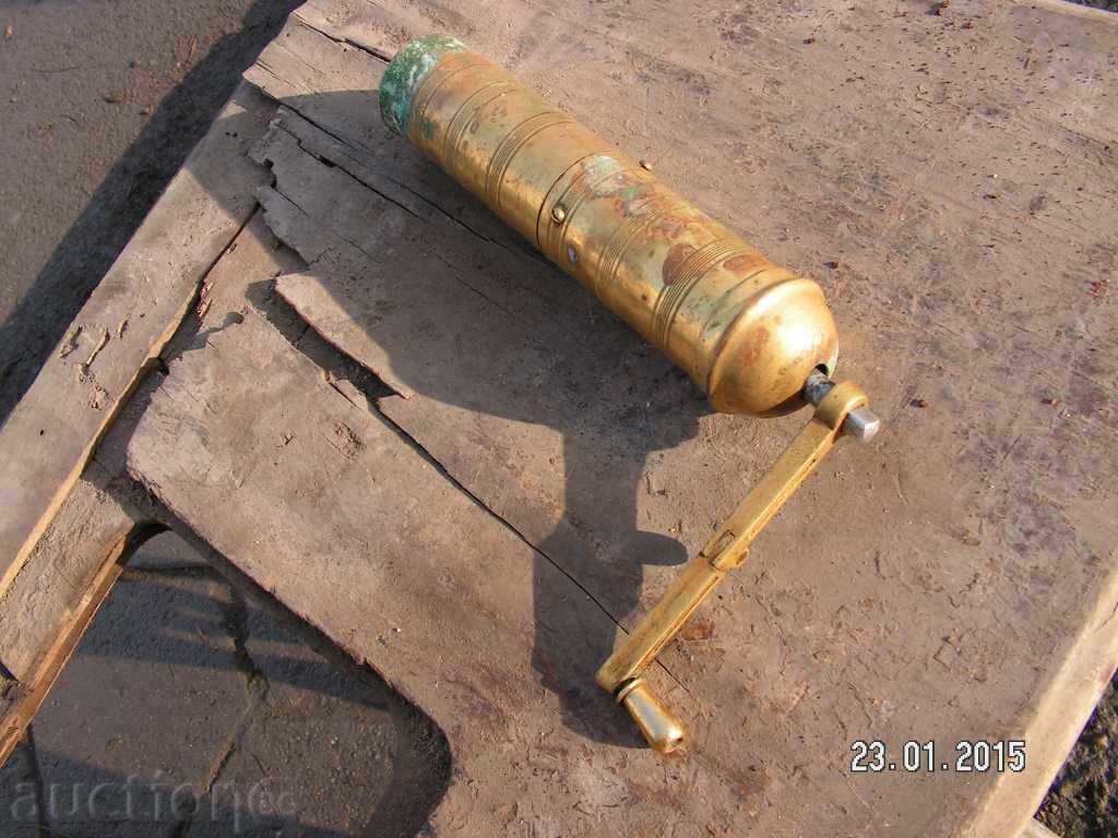 Auction 4712. OLD COFFEE MILL AND PEPPER BRONZE Auction 4712. OLD COFFEE MILL AND PEPPER BRONZE